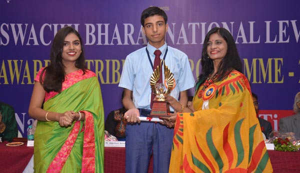 Prince Lohia won 1st Prize at Swachh Bharat Art Competition